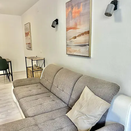 Cozy Modern Amphora-beach Near *